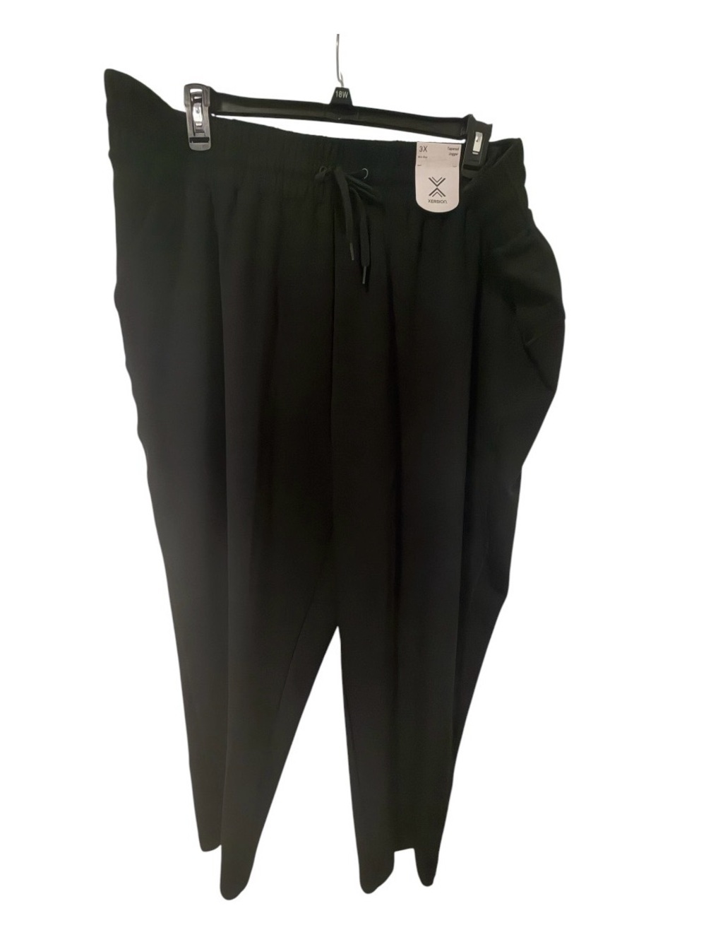 Xersion brand tapered jogger pants featuring a mid-rise waist Women’s 3 X NWT
